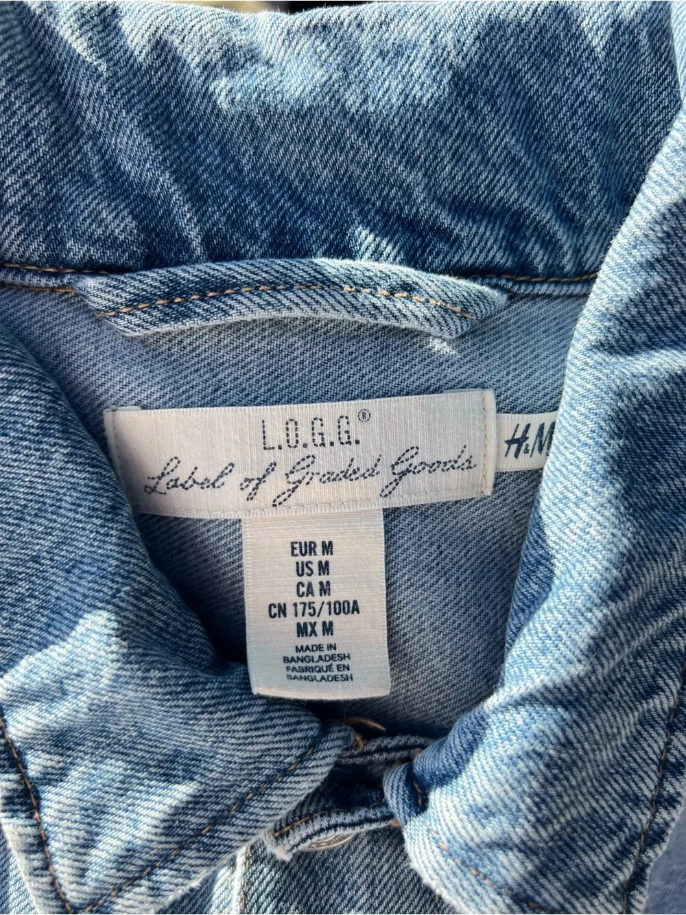 H&M Light Blue Denim Jacket with Contrast Stitching - Picture 9 of 9